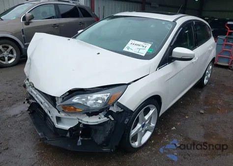 2013 Ford Focus Titanium из США, поврежденный, VIN 1FADP3N28DL359437